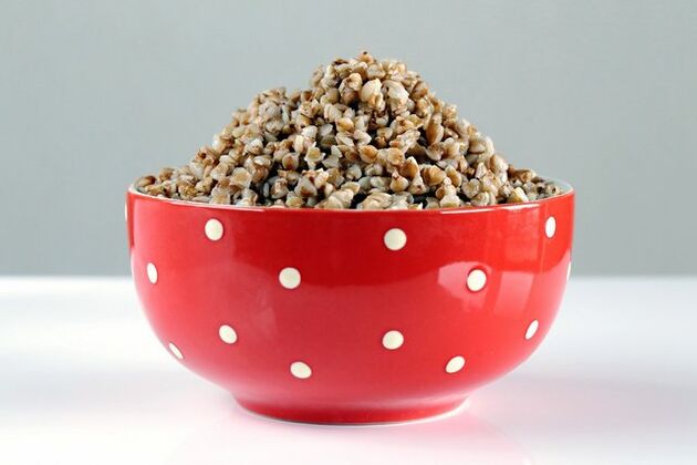 Dämpft net gesalzt Buckwheat ass den Haaptprodukt vun der Buckwheat Diät